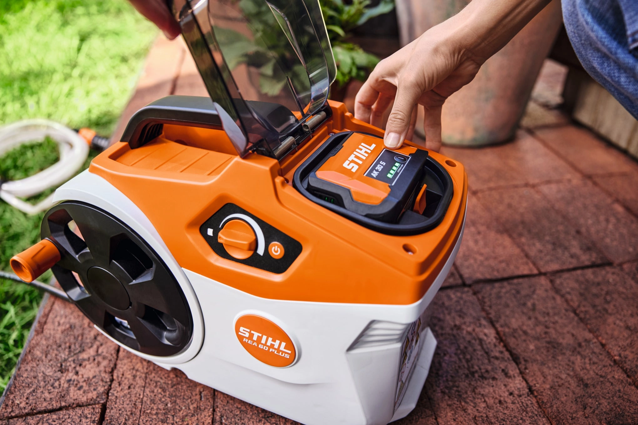 STIHL REA 60 PLUS Battery-Powered Pressure Washer