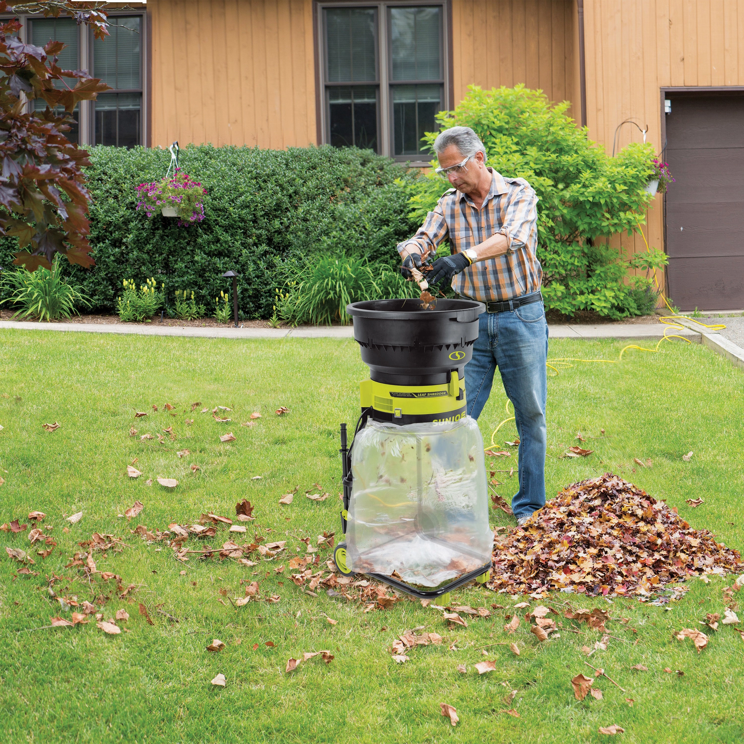 Sun Joe SDJ617E Bladeless Electric Leaf Mulcher   Shredder | 15 Amp | 8.000 RPM | Mulches Up To 55 Gallons of Leaves Per Minute