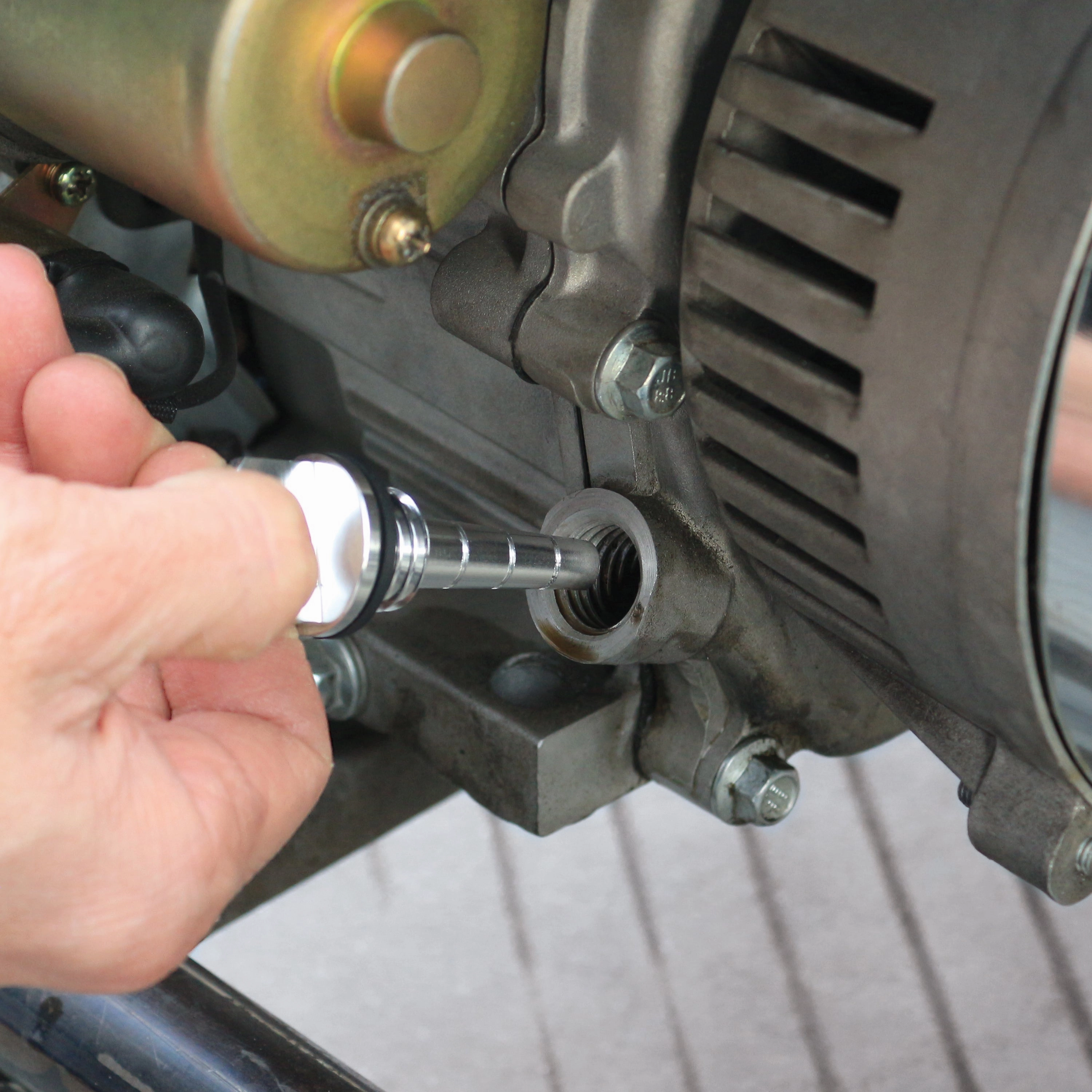 Sun Joe SJG-MOD1 Magnetic Oil Dipstick | Absorb Metal Fragments | Fits Most Generators including Sun Joe SJG4100LP
