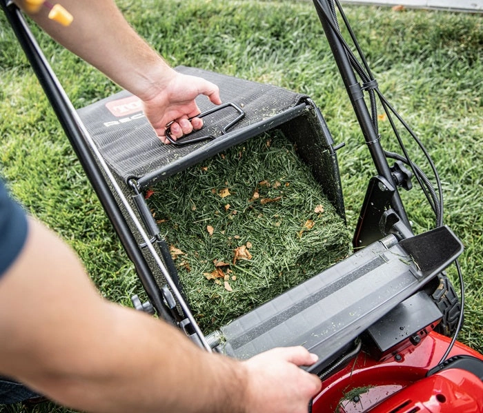 Toro 21462 Push Lawnmower Recycler 22 Self Propelled with Recoil Start and High Back Wheels
