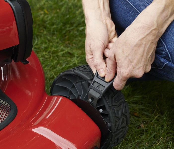 Toro 21462 Push Lawnmower Recycler 22 Self Propelled with Recoil Start and High Back Wheels