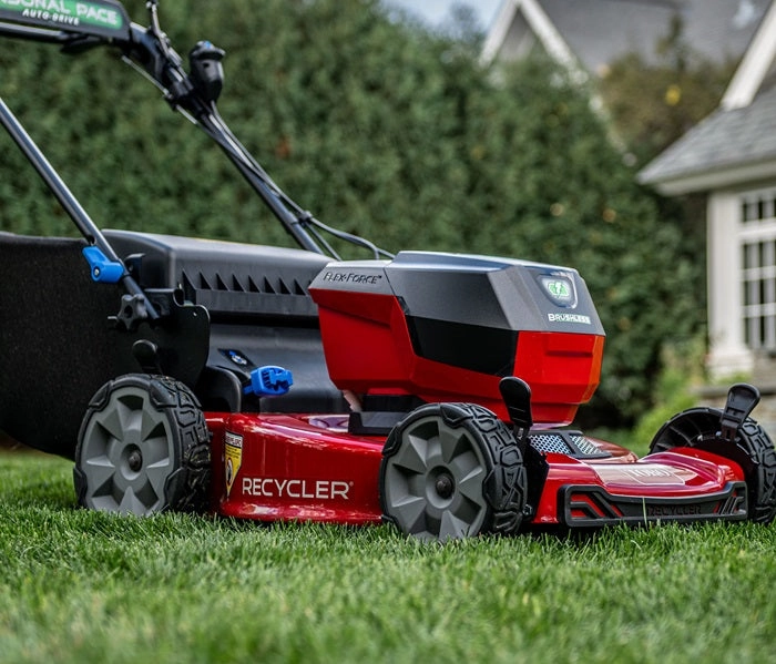 Toro 21466 Recycler 22 60V Battery Powered Lawn Mower with Personal Pace. Smart Stow and High Wheels