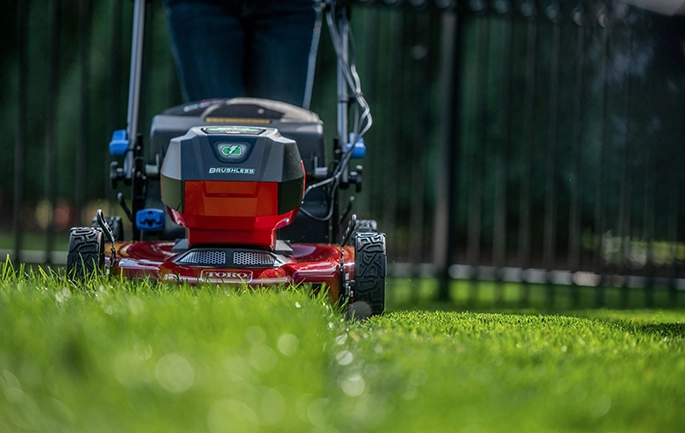 Toro 21466 Recycler 22 60V Battery Powered Lawn Mower with Personal Pace. Smart Stow and High Wheels