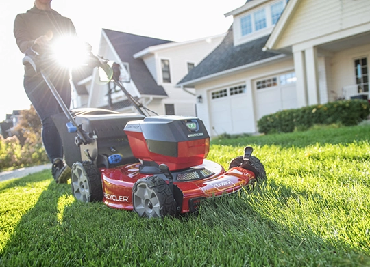 Toro 21466 Recycler 22 60V Battery Powered Lawn Mower with Personal Pace. Smart Stow and High Wheels